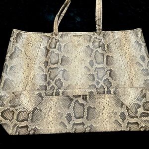 Like new leather hand bag